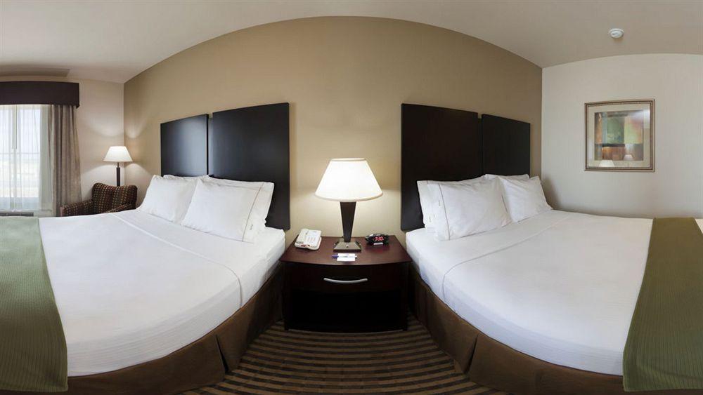 Holiday Inn Express & Suites Brady By Ihg Exterior foto