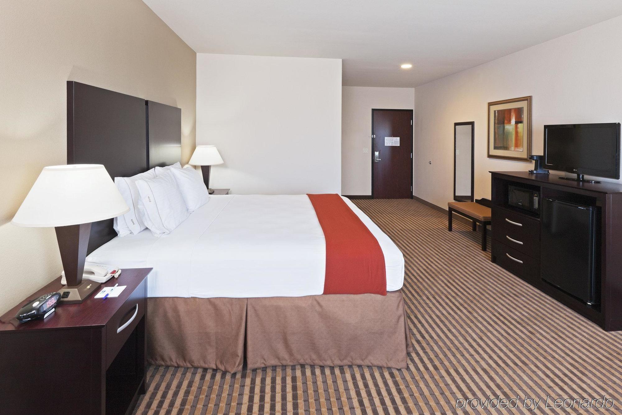 Holiday Inn Express & Suites Brady By Ihg Cameră foto