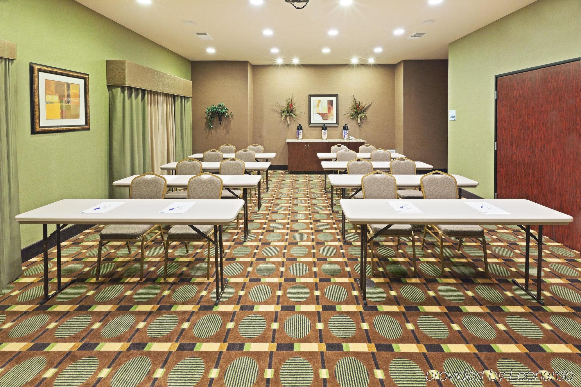 Holiday Inn Express & Suites Brady By Ihg Facilități foto