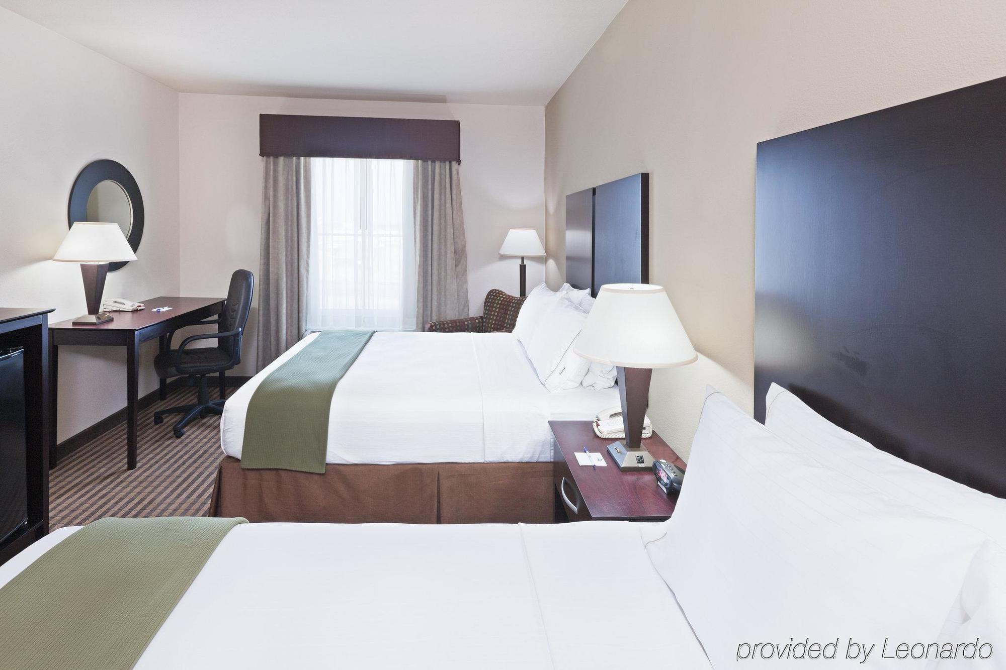Holiday Inn Express & Suites Brady By Ihg Cameră foto