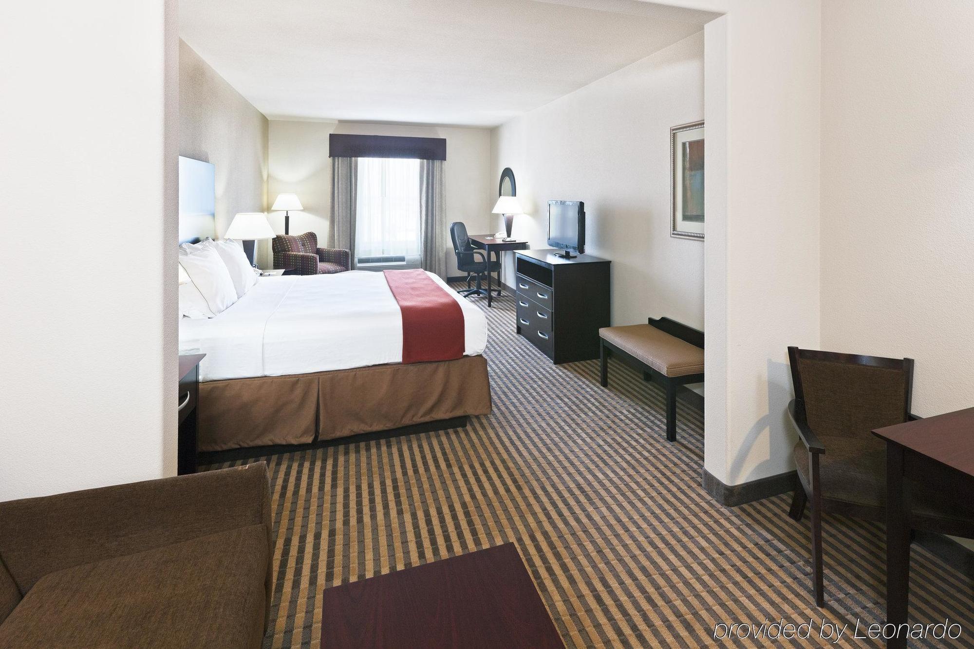 Holiday Inn Express & Suites Brady By Ihg Cameră foto