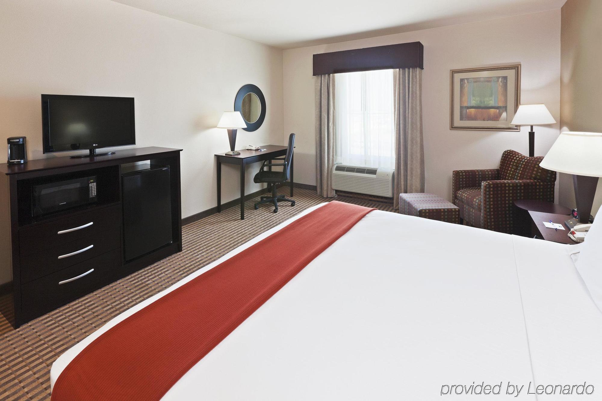 Holiday Inn Express & Suites Brady By Ihg Cameră foto