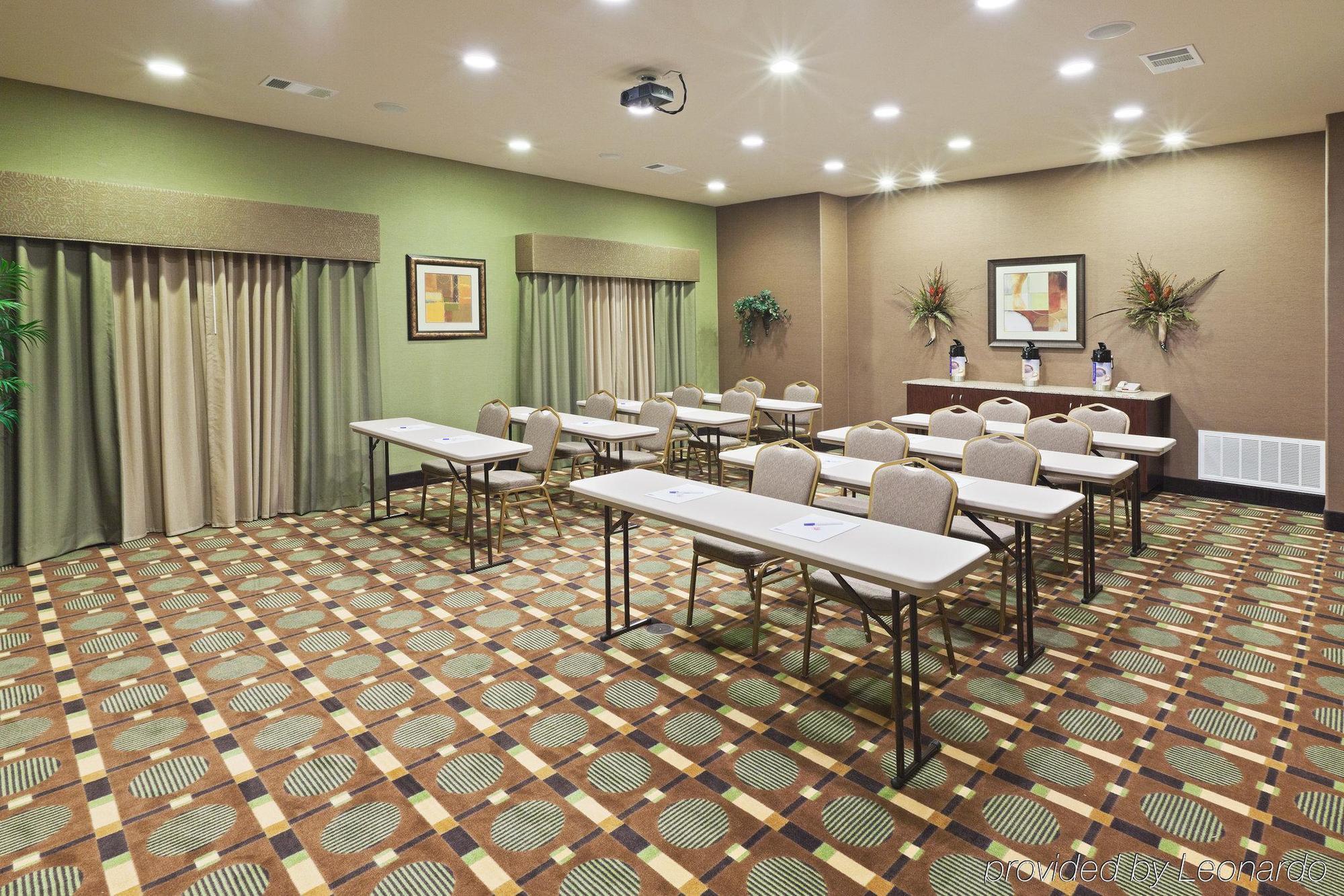 Holiday Inn Express & Suites Brady By Ihg Facilități foto